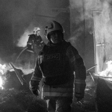 У Хмельницькому після атаки РФ сталася повторна детонація: поранені 4 рятувальників У Хмельницькому після атаки РФ сталася повторна детонація: поранені 4 рятувальників