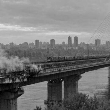 РФ знову вдарила по Південному мосту в Києві