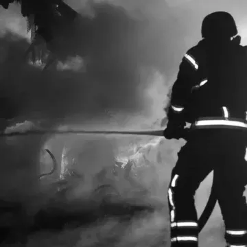 У Харкові склався цілий під’їзд 5-поверхівки після обстрілу РФ: під завалами можуть бути люди