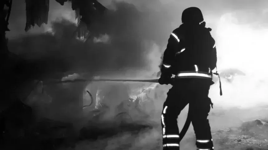 У Харкові склався цілий під’їзд 5-поверхівки після обстрілу РФ: під завалами можуть бути люди