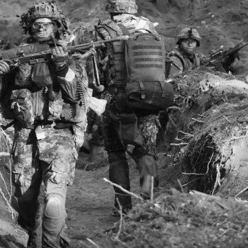 Естонія перекидає війська до кордону з Росією і заявила про готовність зустрічати танки