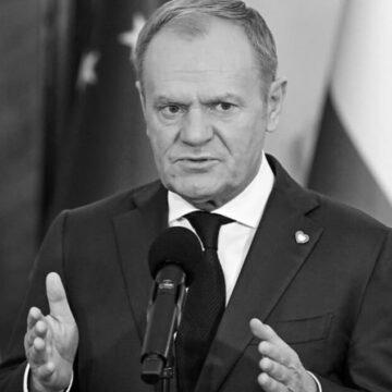 Туск: Ті, хто каже, що Україна відповідальна за війну,