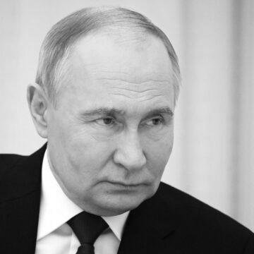 Росія знову погрожує дипломатам у Києві та закликає їх залишити Україну Росія знову погрожує дипломатам у Києві та закликає їх залишити Україну